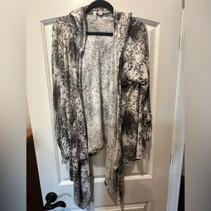 Relativity Women’s Monochrome Pattern Gray & White  Hooded Cardigan.  XL